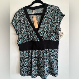 NWT cute V-neck geometric floral pattern and flattering empire waistline.